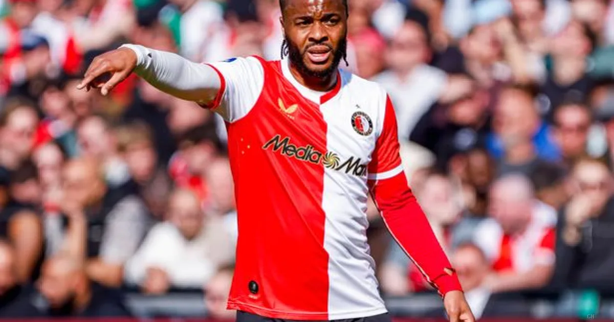 Van Persie perde la pazienza con Sterling: sostituzione al 55' e critiche dopo il pari con l'Ajax