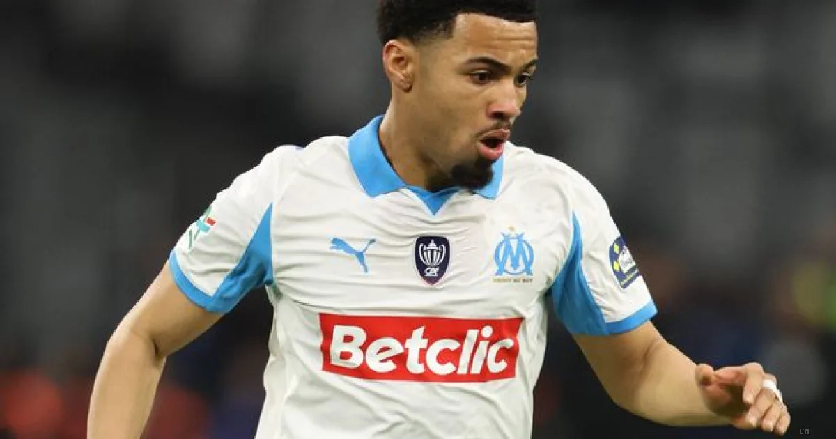 Nwaneri segna ma non convince: la stampa francese critica la prestazione dell'Arsenal