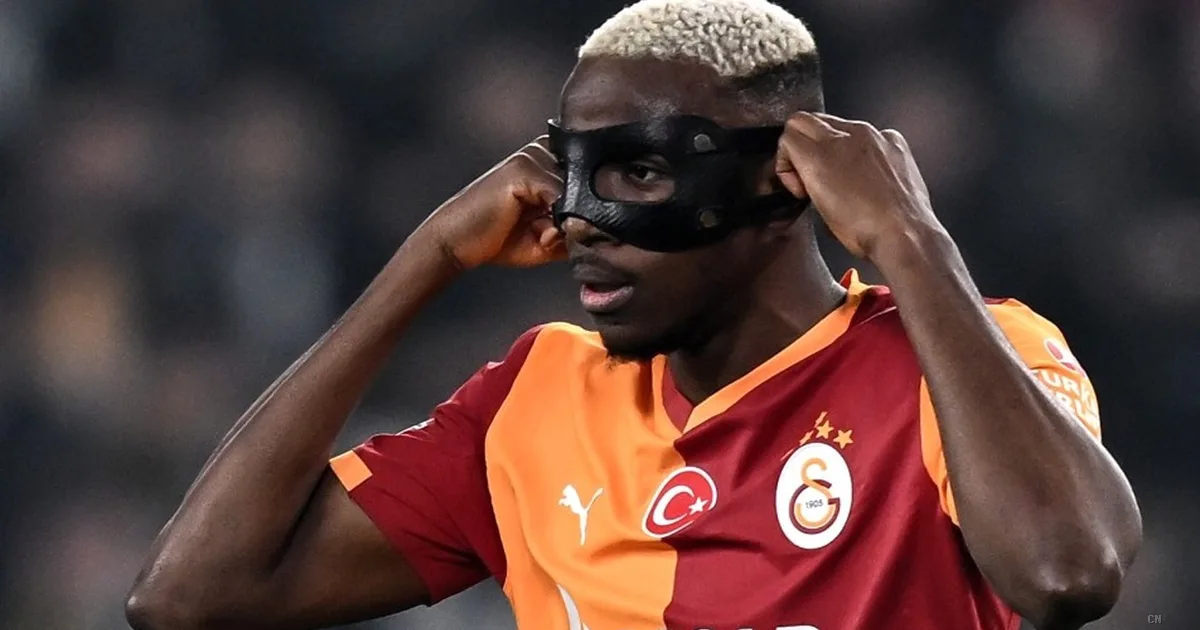 Osimhen operato con successo al braccio: il Galatasaray aspetta i tempi di recupero