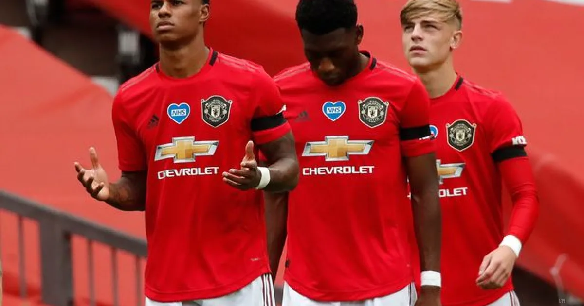 Fosu-Mensah torna in Inghilterra: l'ex difensore del Manchester United si allena con il Crystal Palace