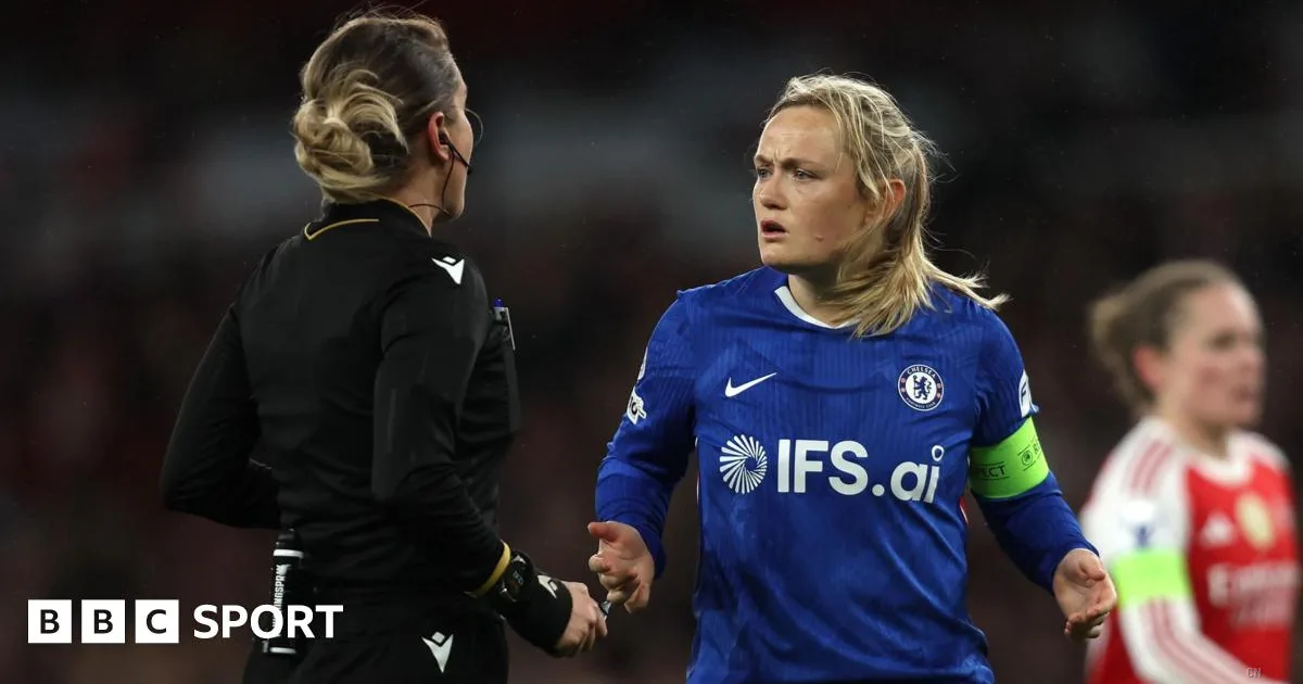Bompastor attacca gli arbitri: «Il calcio femminile merita rispetto, non errori del genere»
