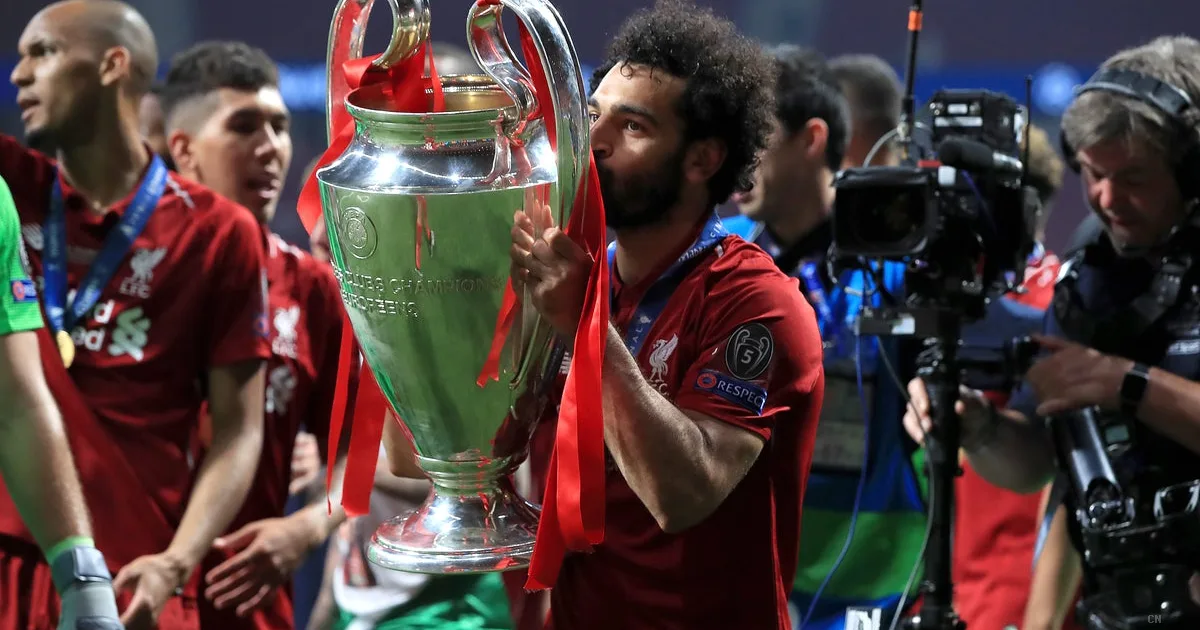 Carragher sogna la favola europea per l'addio di Salah: "La Champions a Budapest sarà il suo capolavoro"