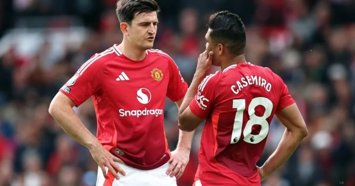Manchester United: la rivoluzione di mercato passa dai rinnovi. Casemiro via, Maguire confermato