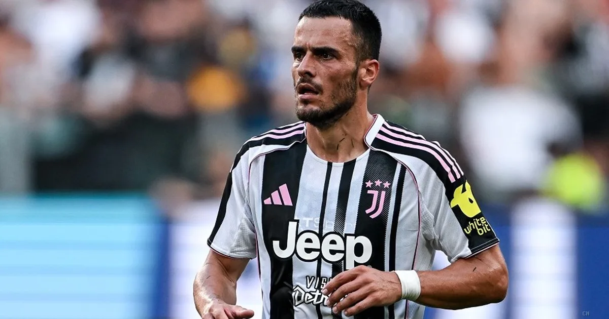 Kostic tra i radar del Cagliari: l'esterno della Juventus potrebbe arrivare gratis