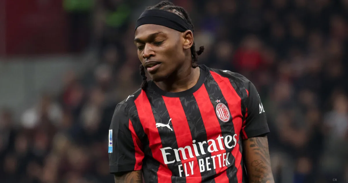 Leao a Lisbona per accertamenti: l'adduttore preoccupa il Milan prima di Napoli