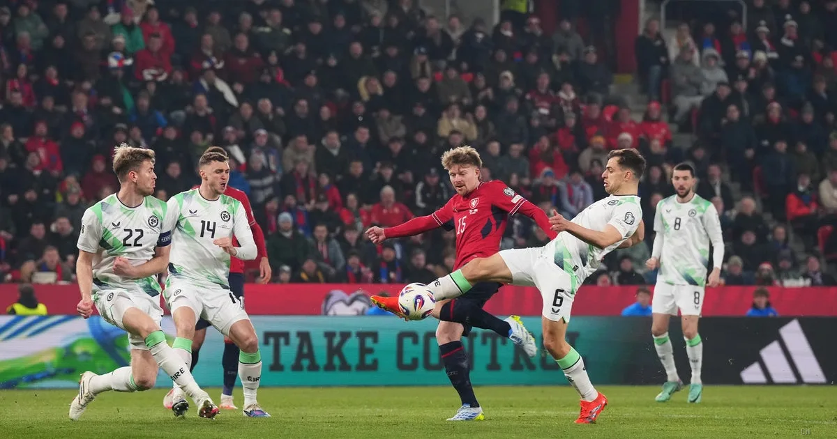 Irlanda in vantaggio a Praga: Parrott firma il rigore decisivo nel playoff mondiale