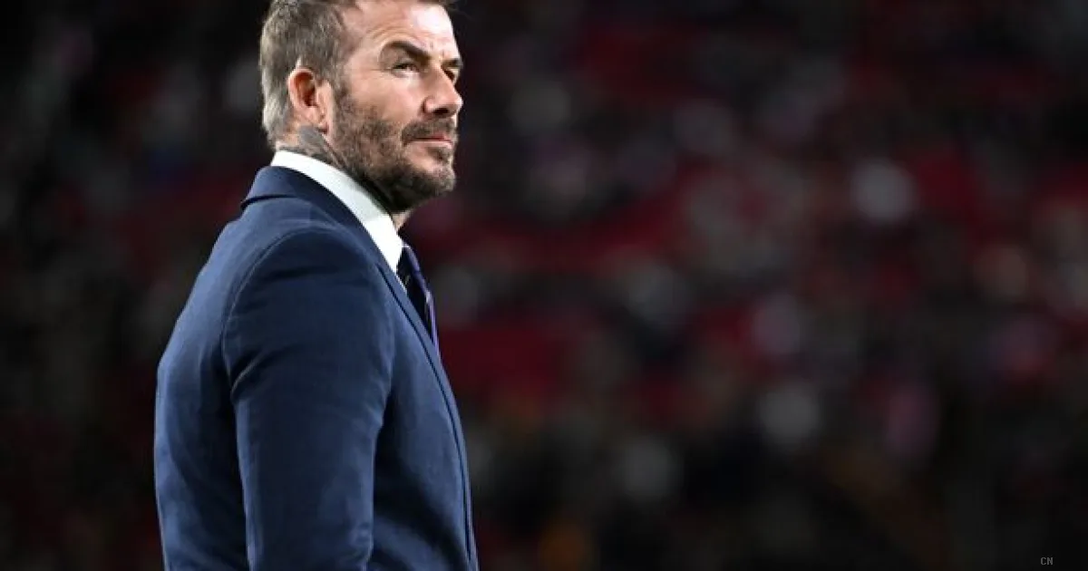 Il gesto nobiliare di Beckham verso Ramsey: la maglia autografata che non dimentica