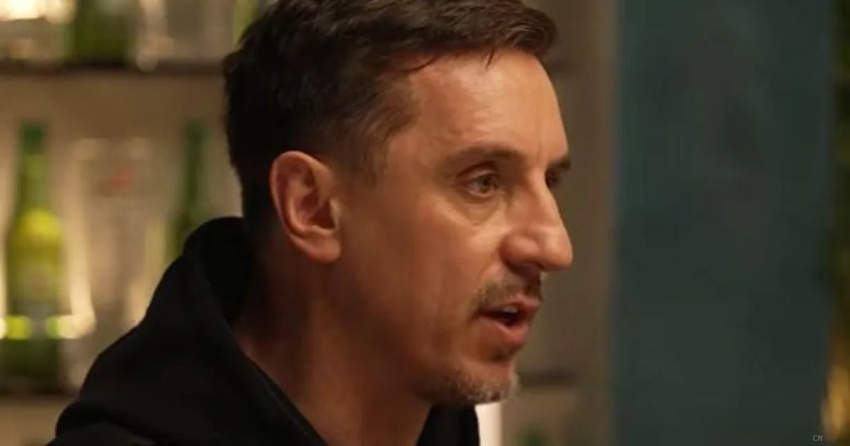 Neville contesta Keane: nessuna pressione della dirigenza su Slot per Salah