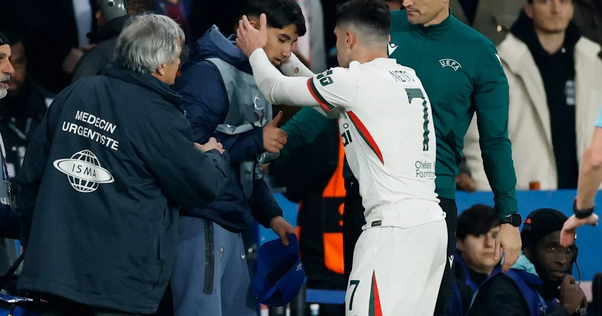 Neto chiede scusa dopo aver spinto il raccattapalle del PSG: Chelsea umiliata a Parigi