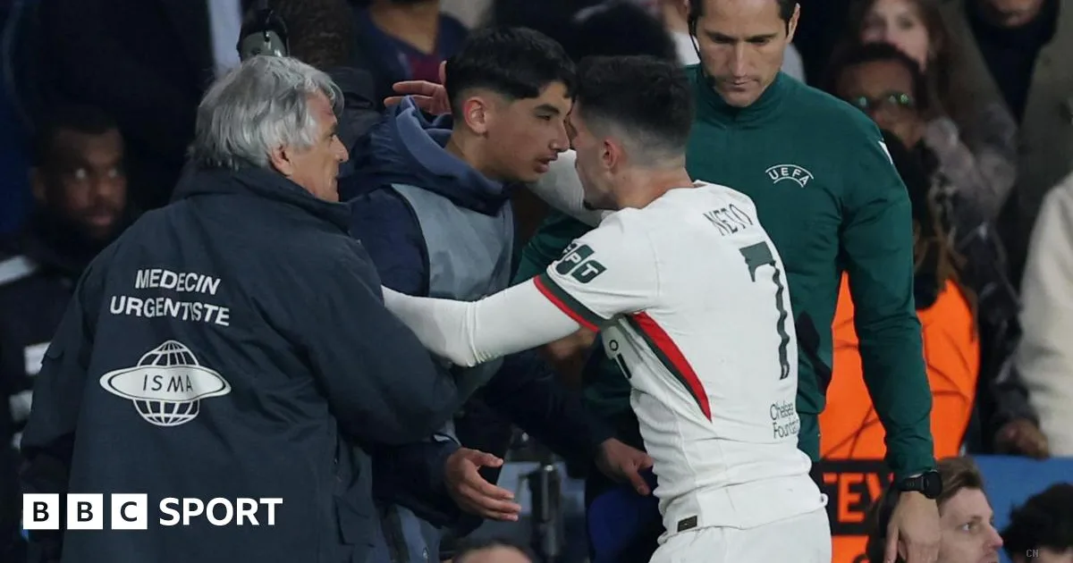 Uefa apre procedimento disciplinare contro Neto per spinta al raccattapalle del PSG