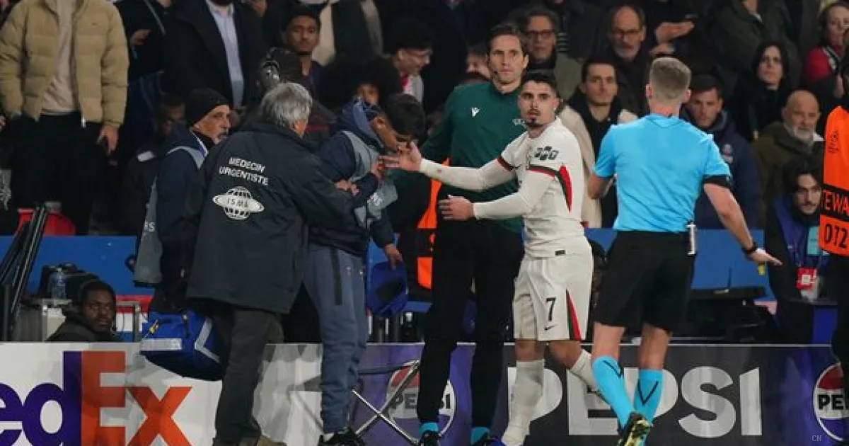 Neto nei guai: UEFA apre procedimento disciplinare dopo lo spintone al raccattapalle del PSG