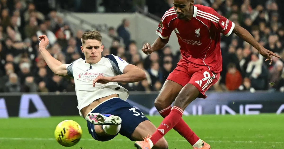 Slot frena Isak per la svezia: l'attaccante del Liverpool salterà gli spareggi mondiali