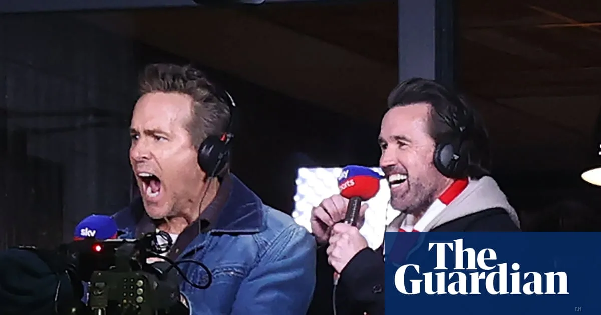 Wrexham protagonista nel derby gallese: Reynolds e McElhenney nella telecronaca Sky