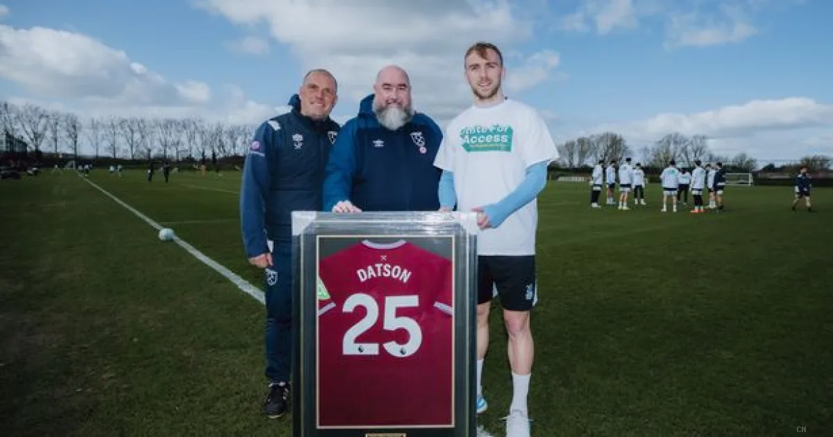 25 anni di passione: la storia di chi racconta il calcio ai tifosi non vedenti del West Ham