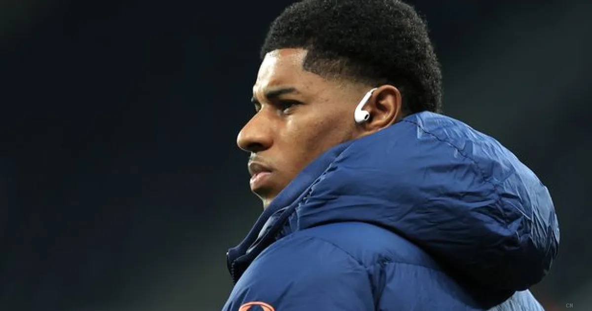 Manchester United, il braccio di ferro su Rashford: Barcellona vuole ritrattare, Flick lo difende