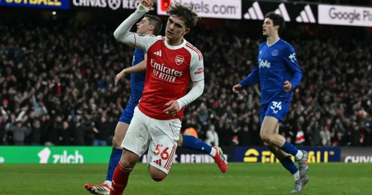 Dowman fa storia all'Arsenal: a 16 anni è il più giovane marcatore della Premier League