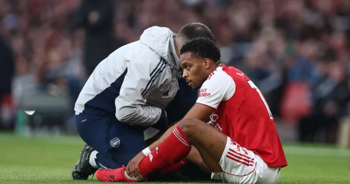 Timber fa preoccupare l'Arsenal: infortunio contro l'Everton nel peggior momento