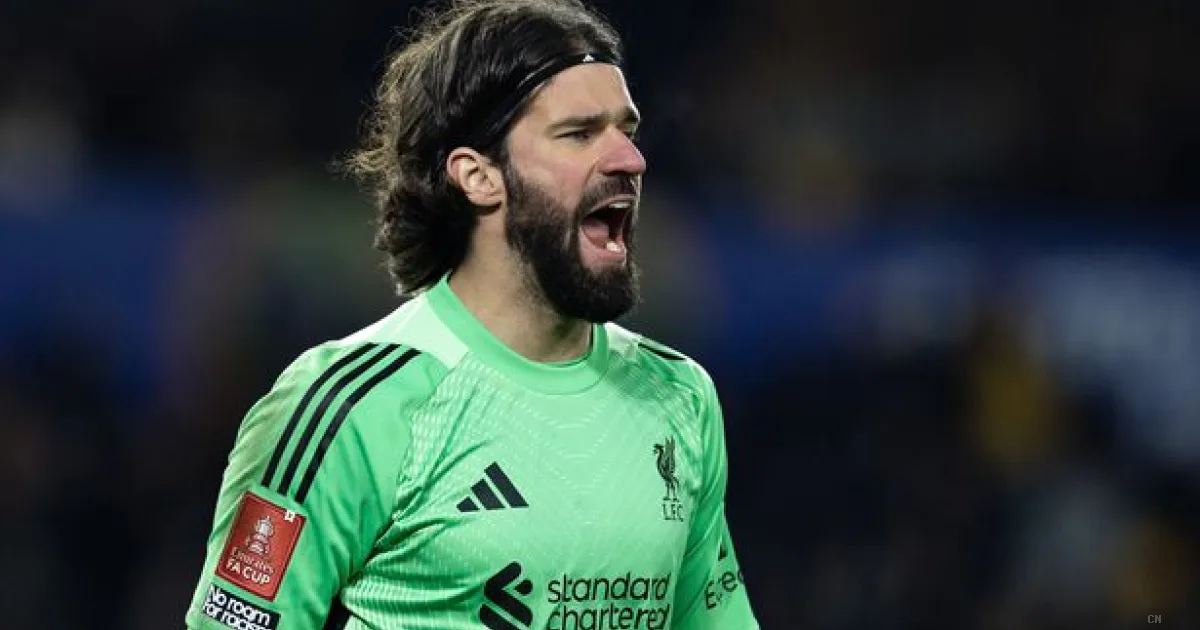 Liverpool blinda Alisson: rinnovo fino al 2027 per respingere l'assalto della Juventus