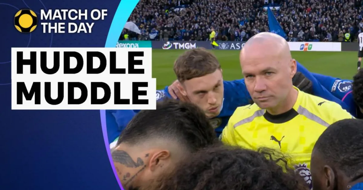 L'arbitro Tierney nel mezzo del pre-gara del Chelsea: gli opinionisti della BBC rimangono sconcertati