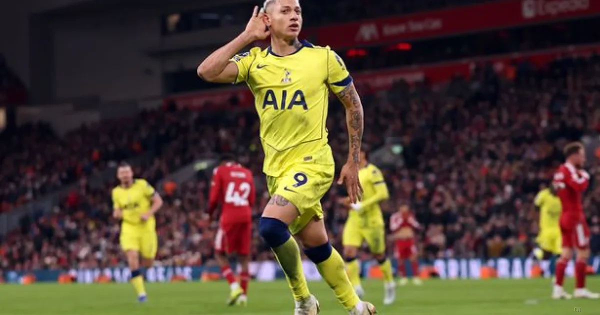 Richarlison salva il Tottenham all'ultimo respiro: Liverpool fermato sull'1-1 ad Anfield