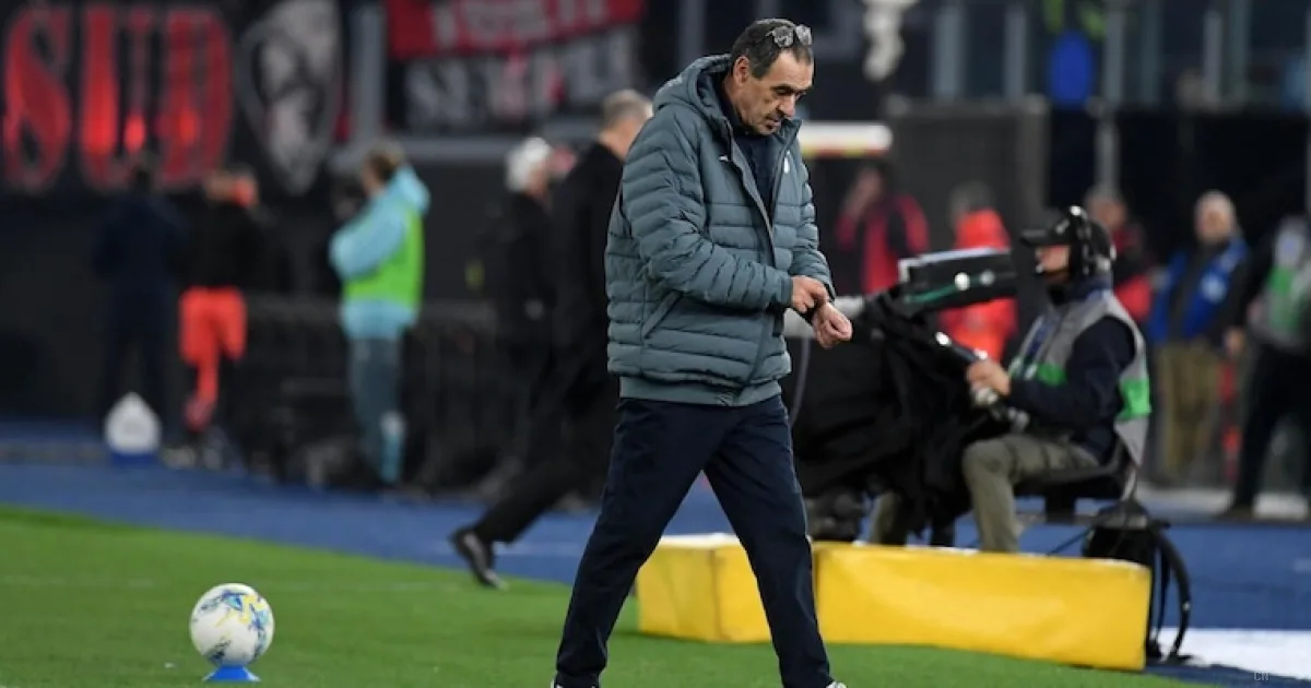 Sarri espulso nel finale di Lazio-Milan: proteste sul recupero gli costano il rosso