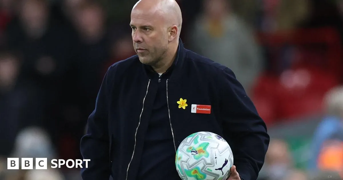 Liverpool in crisi: otto gol subiti nei minuti finali. Szoboszlai avverte: "Rischiamo la Conference League"