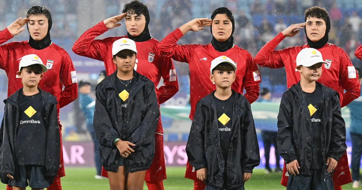 Calciatrici iraniane rinunciano all'asilo in Australia e tornano in squadra verso Oman