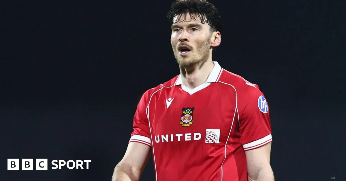 Infortunio per Moore: il Wrexham perde la sua punta per i playoff mondiali del Galles