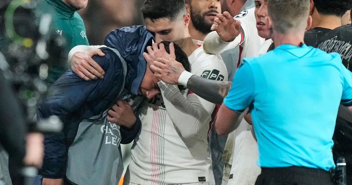 Neto scampato alla squalifica: solo ammonizione Uefa per l'spinta al raccattapalle del PSG