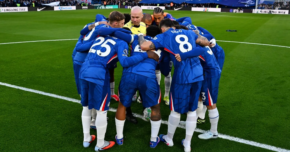 Chelsea in dubbio sul rito pre-partita: l'episodio imbarazzante con l'arbitro Tierney