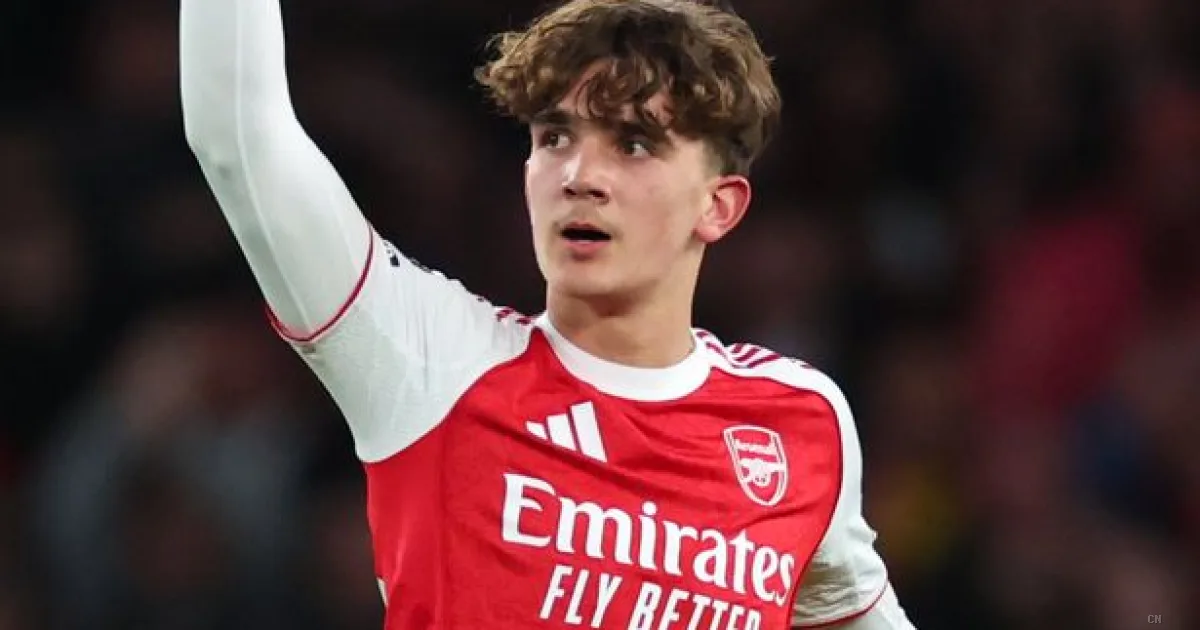Dowman, il giovane talento dell'Arsenal chiude la polemica: l'allenatore si scusa