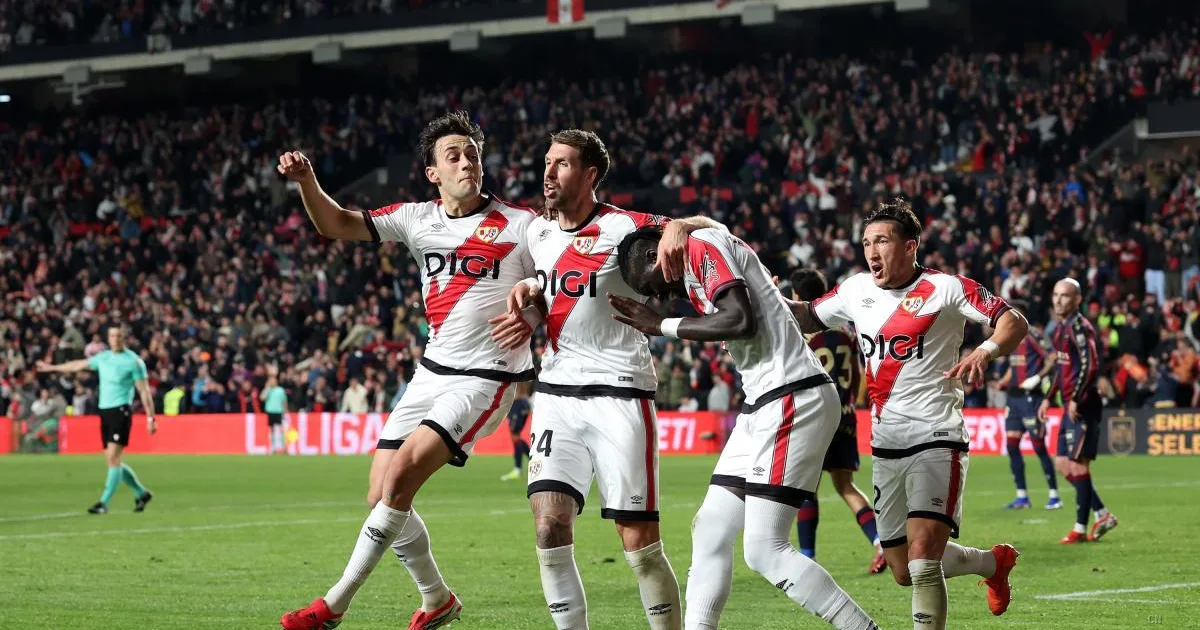 Rayo in 10 uomini, gol controverso nel recupero salva il pareggio col Levante
