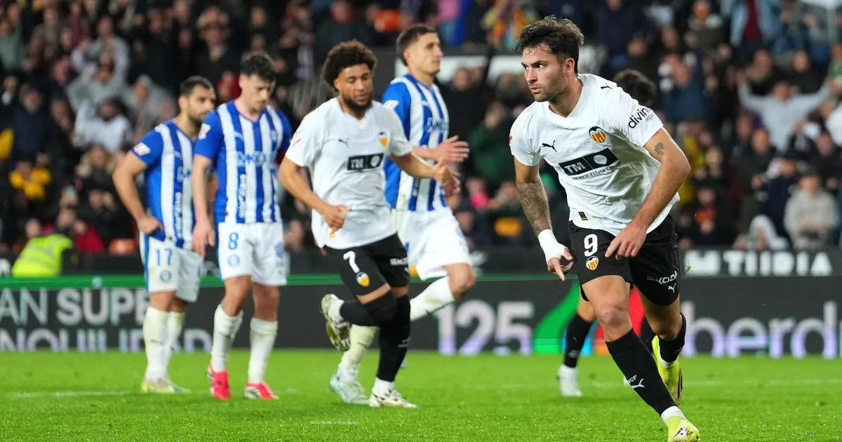 Valencia-Alavés 3-2: Duro firma l'impresa al 97', Mestalla esplode di gioia