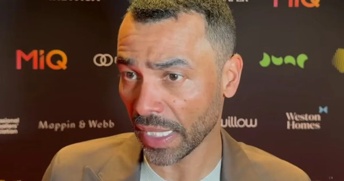 Ashley Cole allena il Cesena e rivela: "Resto in contatto con l'Arsenal via WhatsApp"