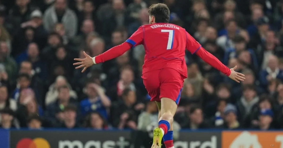 PSG e Arsenal volano ai quarti, Chelsea e City eliminati. Kvaratskhelia mattatore a Londra