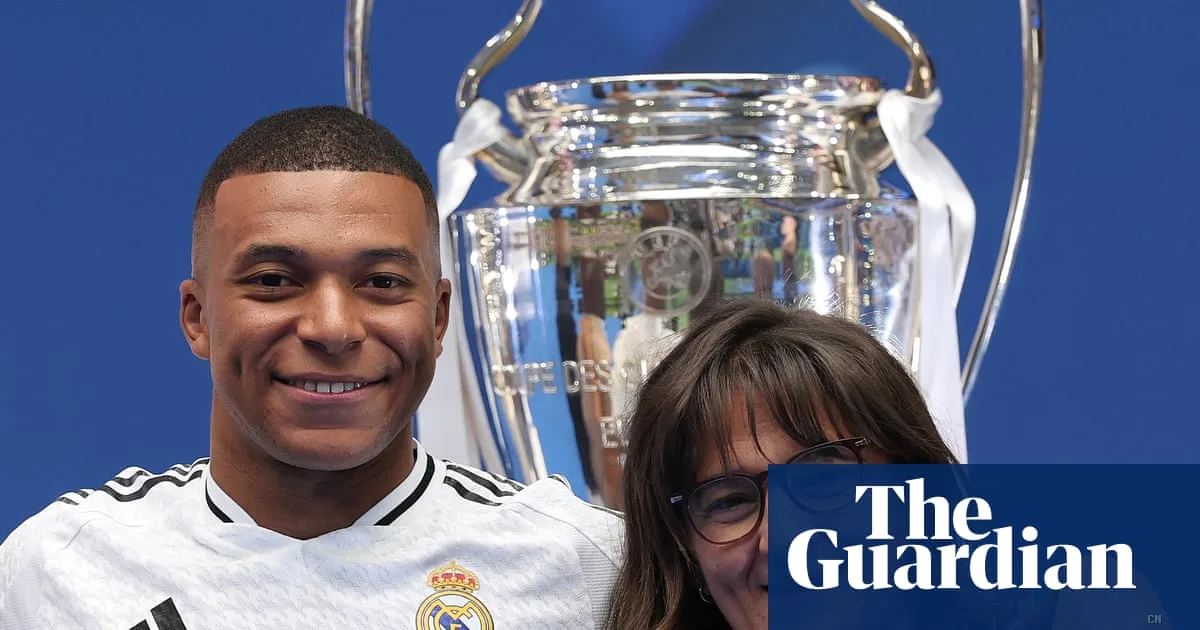 Mbappé, un impero costruito dalle donne: la madre Fayza dietro il fenomeno