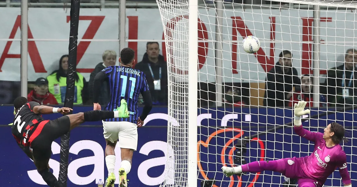Derby decisivo in 80 secondi: Milan batte Inter grazie all'errore di Mkhitaryan