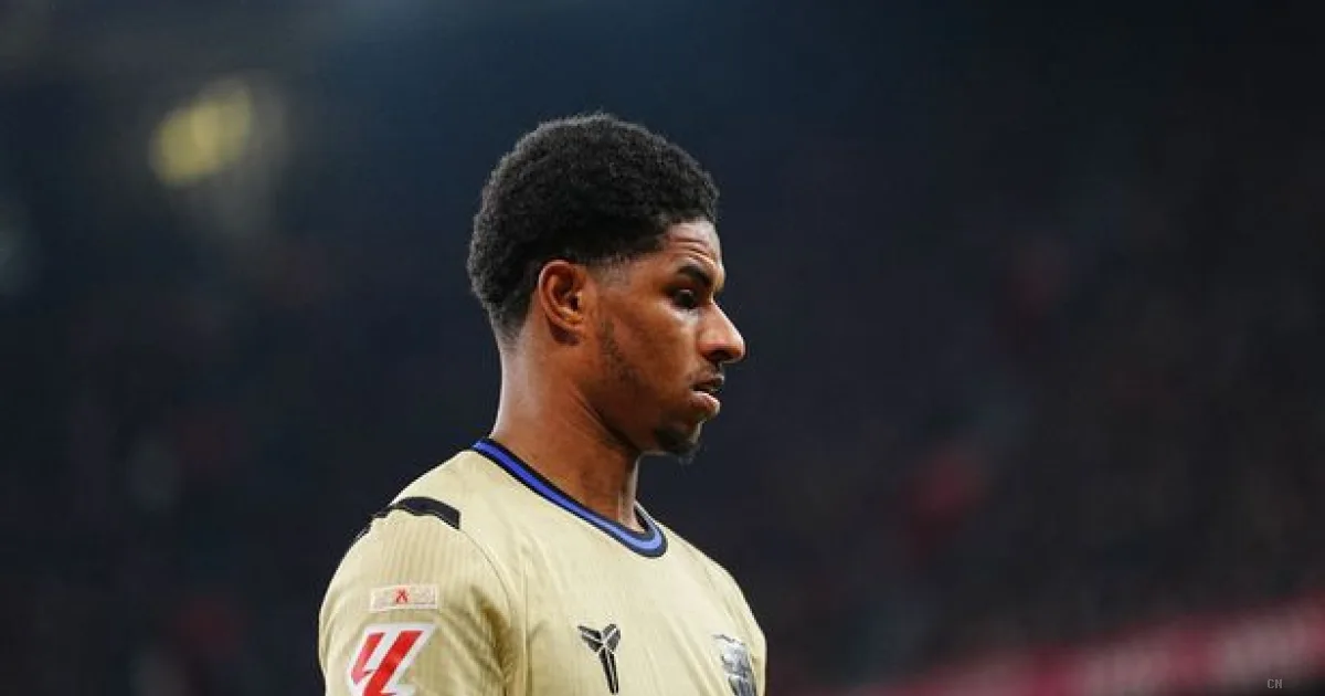 Rashford sfida Ramsdale a San Siro: quando l'umiltà incontra il calcio