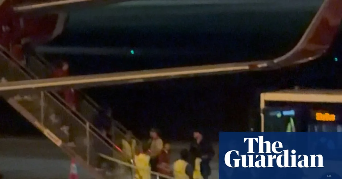 Calciattrici iraniane lasciano Sydney in autobus: cinque hanno scelto di restare in Australia