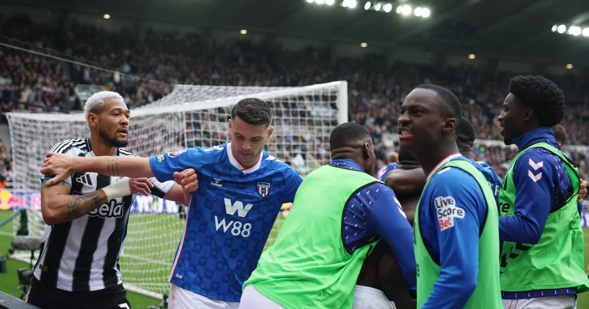 Newcastle umiliato nel derby: Howe sull'orlo del baratro dopo il 2-1 del Sunderland