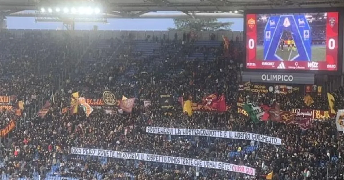 Roma-Lecce, la Curva Sud non molla: lo striscione che traccia la strada dopo il ko europeo