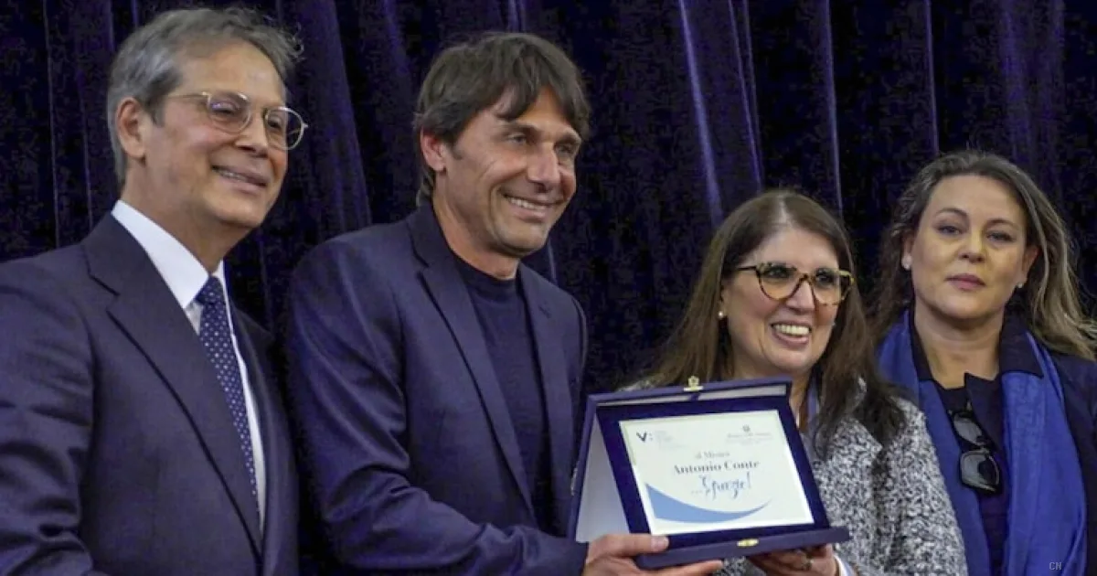 Antonio Conte al carcere di Poggioreale: tra lezioni di vita e il sorriso sul futuro nella Nazionale italiana