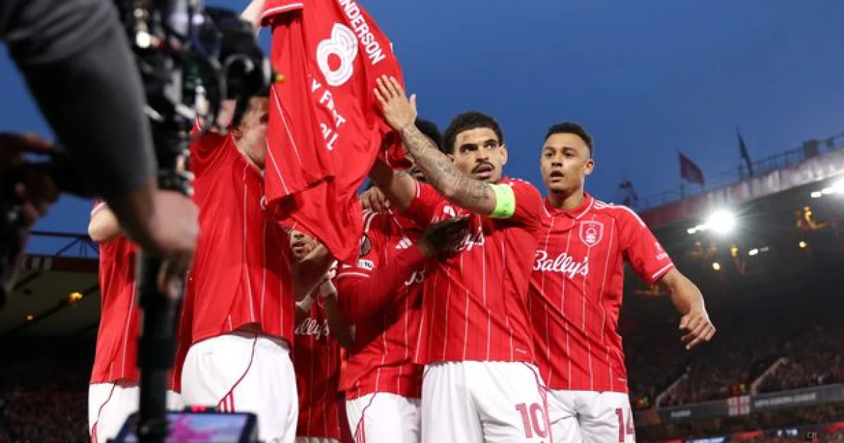 Nottingham Forest, commovente omaggio di Gibbs-White per Anderson: il lutto colpisce il club in Europa League