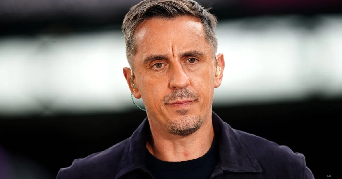 Gary Neville aggredito verbalmente a Manchester: paura per l'ex capitano dello United e sua moglie Emma