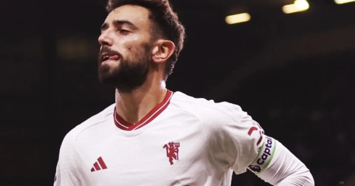 Manchester United, Bruno Fernandes esalta Carrick: "Il terzo posto è un miracolo, Michael è un grande allenatore"