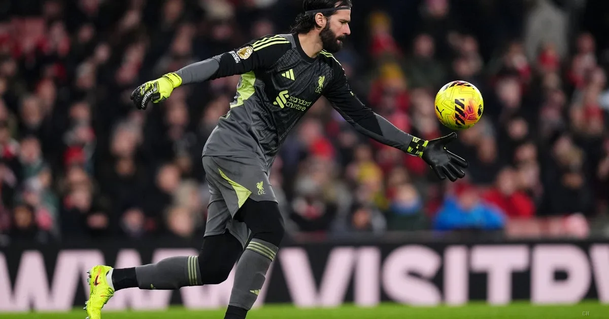 Alisson Becker tra rinnovo e addio: la Juventus di Spalletti osserva il futuro del portiere del Liverpool