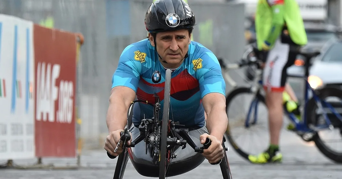 L'ultimo saluto ad Alex Zanardi: i dettagli dei funerali a Padova per l'eterno campione della resilienza