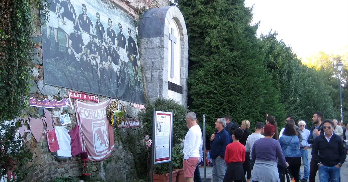 Superga, il mito del Grande Torino vive ancora: 77 anni dopo, il popolo granata onora gli Invincibili