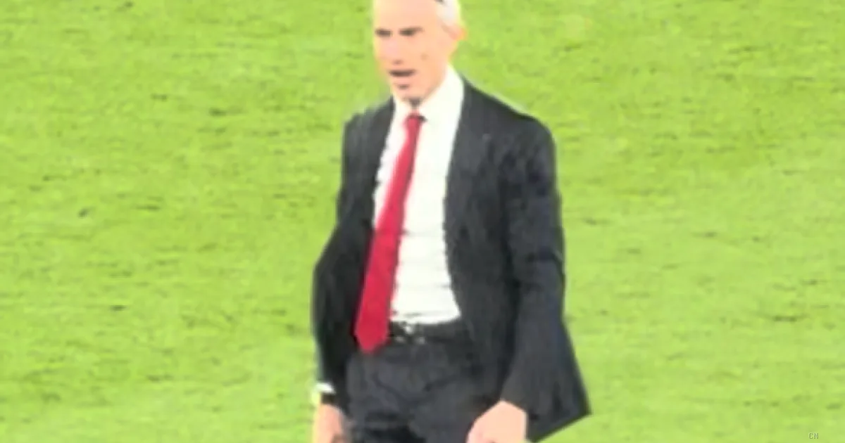 Arsenal in finale, scintille Berta-Simeone: spintoni e tensione all'Emirates Stadium