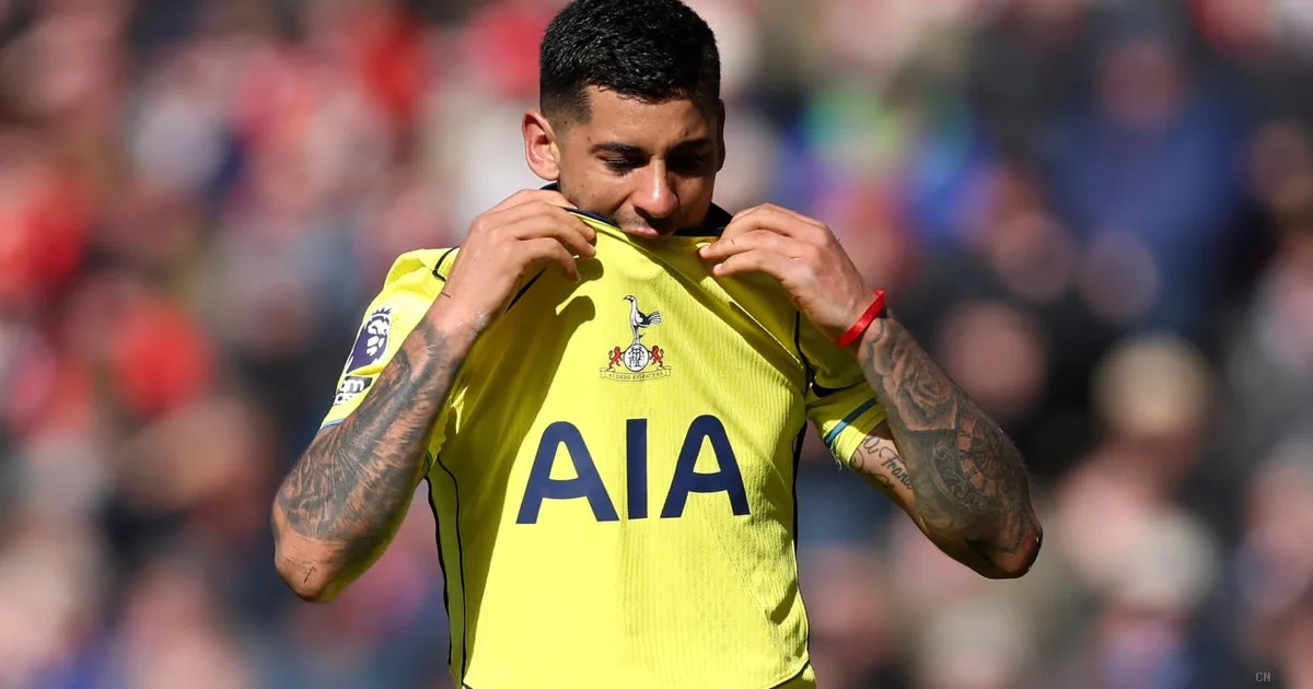 Tottenham nel caos: il capitano Romero vola in Argentina prima della sfida decisiva per la salvezza